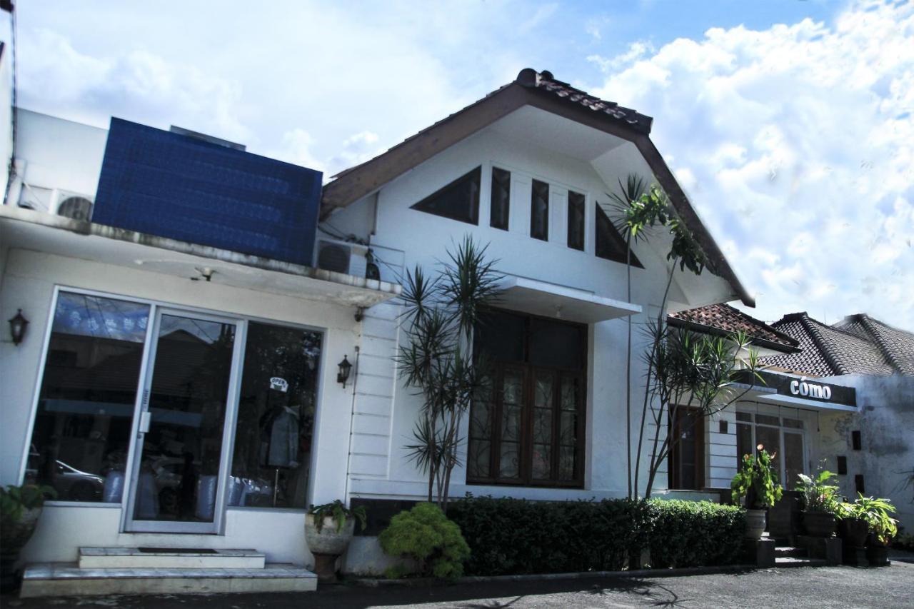 Oyo 497 De Tropis Family Residence Hotel Bandung