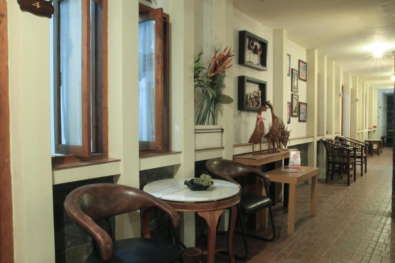 Hotel Oyo 497 De Tropis Family Residence 2*