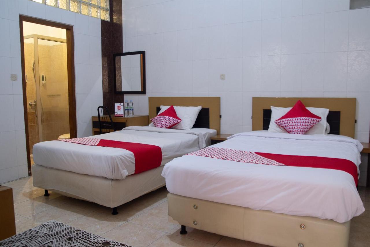Oyo 497 De Tropis Family Residence Bandung